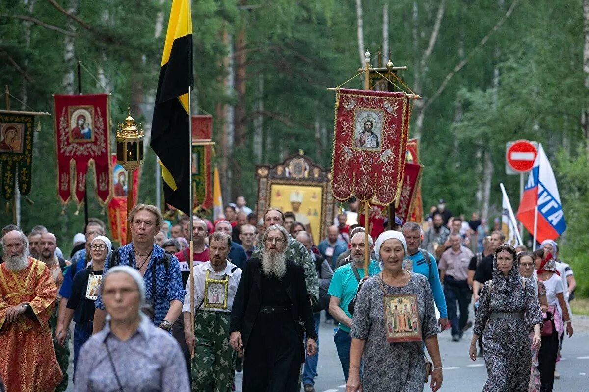 Крестный ход в екатеринбурге царские дни. Крестный ход екатеринбург 2023. Ганина яма екатеринбург крестный ход. Крестный ход царские дни екатеринбург. Царский крестный ход екатеринбург.