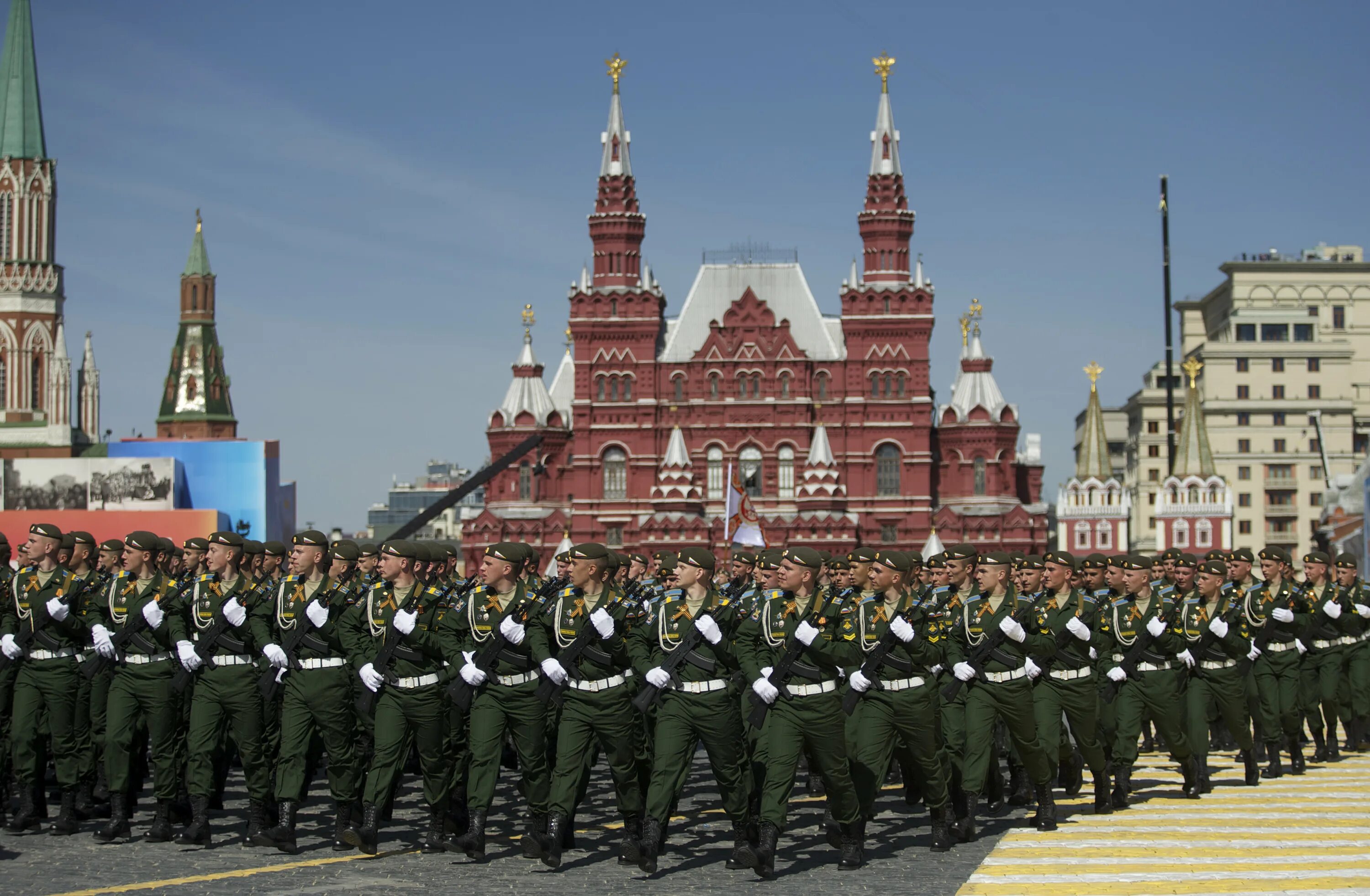 Современный парад Победы. Военный парад на красной площади. Армия России на красной площади. Кремль парад. Московский военный парад