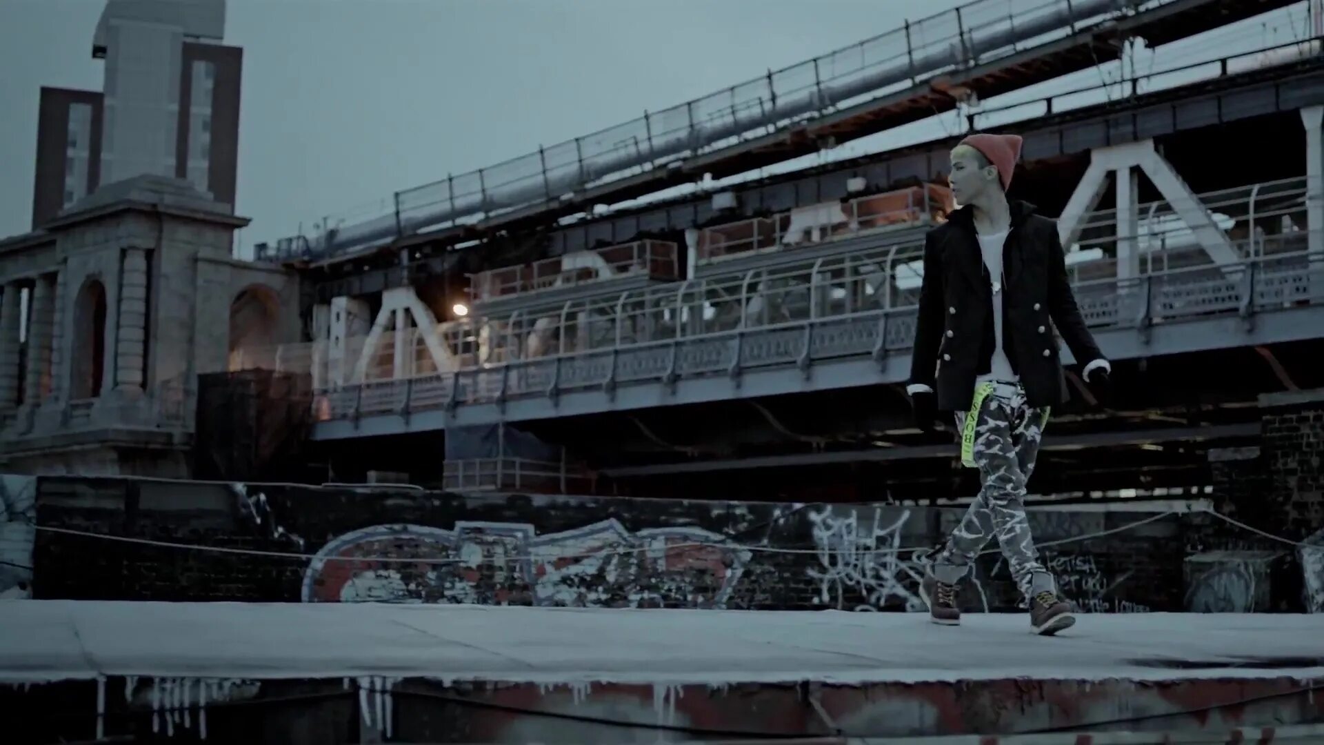 Blue bang. Большие MV my. GD big Bang Лузер.