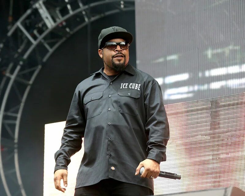 Айс Кьюб. Ice Cube 2022. Айс Кьюб 2022. Черная рубашка Айскьюба.