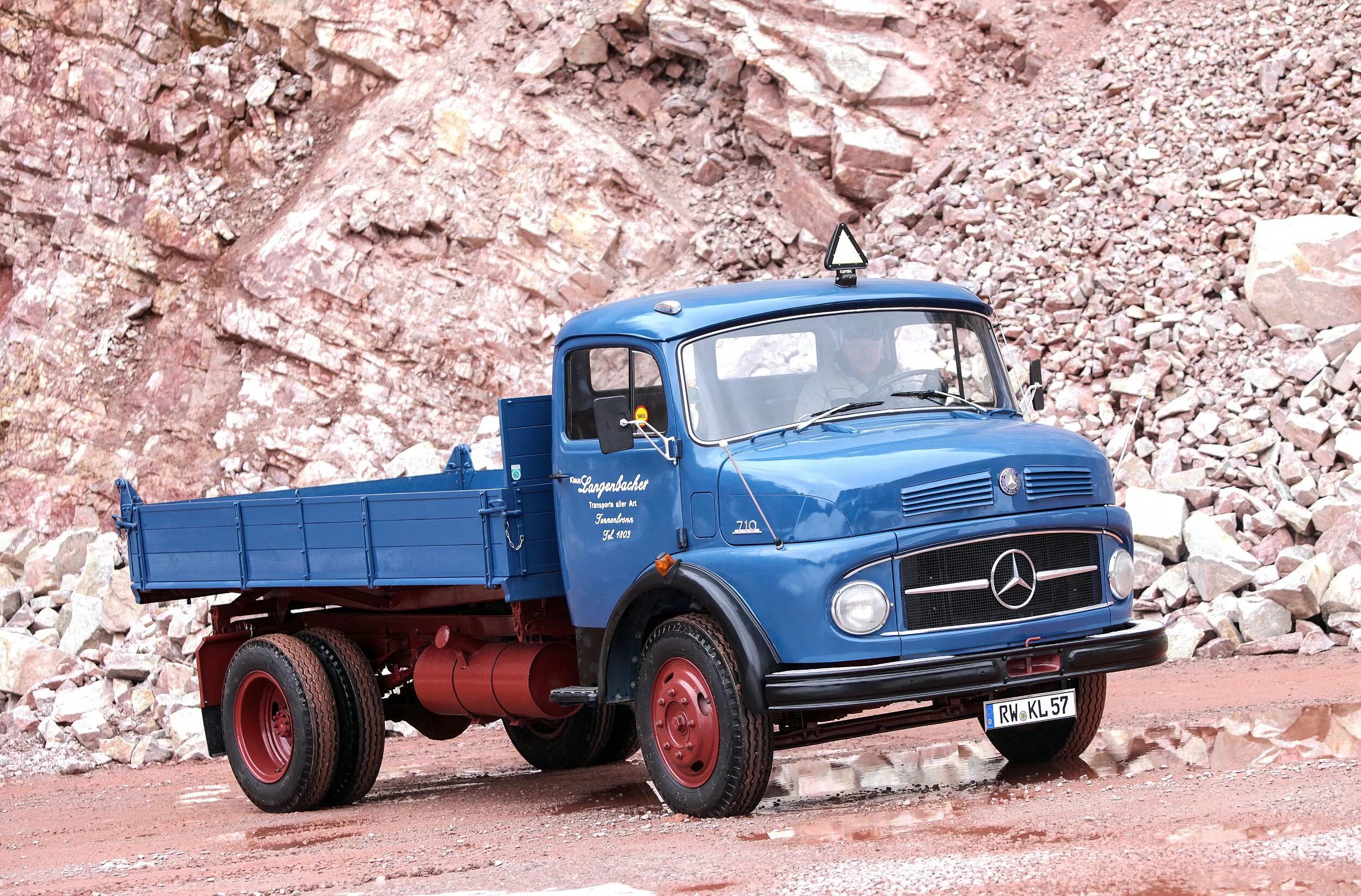 Грузовик мерседес lk710. Мерседес-бенц 609 бортовой. Mercedes-benz l 10000 тягач. Старый грузовик мерседес. Mercedes benz l312.