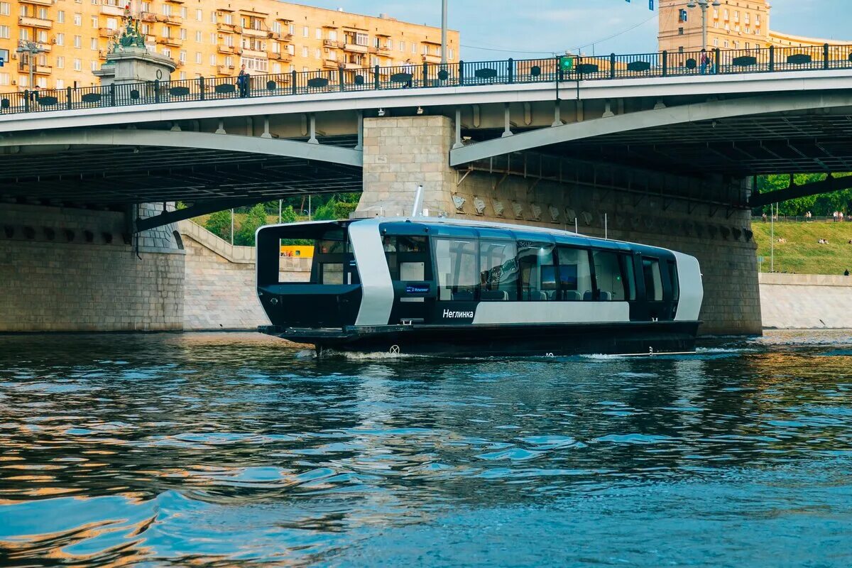 Водные трамвайчики в москве маршруты. Новые речные трамваи в Москве 2023. Речной трамвайчик в Москве. Водный трамвайчик в Москве. Речной трамвайчик по Москве реке.