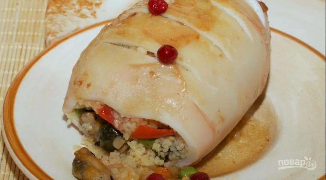 Кальмар фаршированный с мидиями. Фаршированные кальмары с рисом и овощами. Кальмар фаршированный кускусом. Кальмар фаршированный лангустинами. Фаршированные кальмары с рисом и овощами.