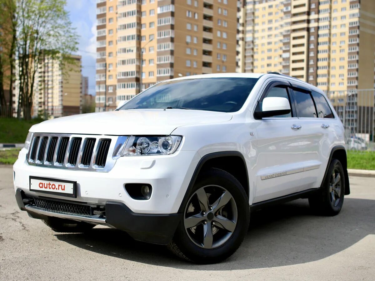 тойота прадо белого цвета. Jeep grand cherokee. Jeep grand cherokee wk2 белый. Jeep grand cherokee 2008 coupe. Jeep grand cherokee iv (wk2) 2011.