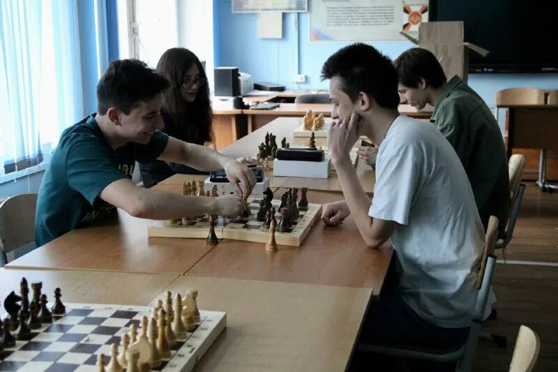 белая ладья шахматы. брянская снежинка шахматный турнир 2022. шахматы в школе. шахматы в школе. подготовка помещения к турниру по шахматам.