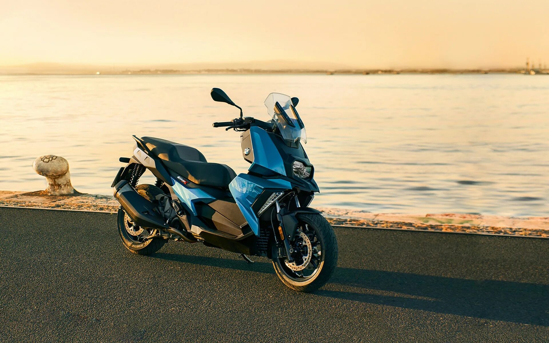 Бмв с400х скутер. Bmw c400x 2021. Bmw c 400 x. Скутер bmw c 400 x. Скутер бмв c400х.