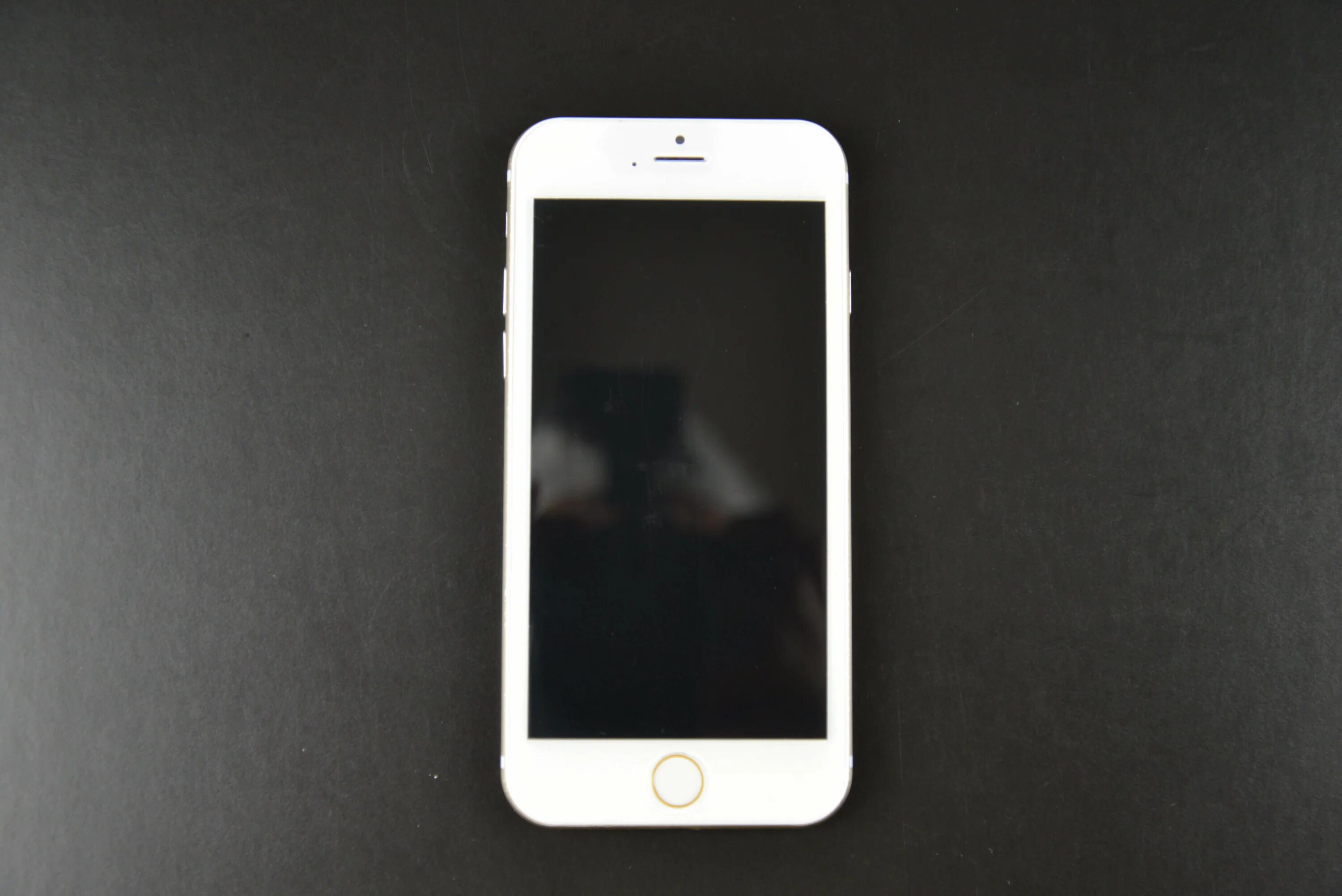 Айфон становится черный экран. Айфон 6 с двух сторон. Айфон 6 перед. Телефото iphone 6. Тень айфона.