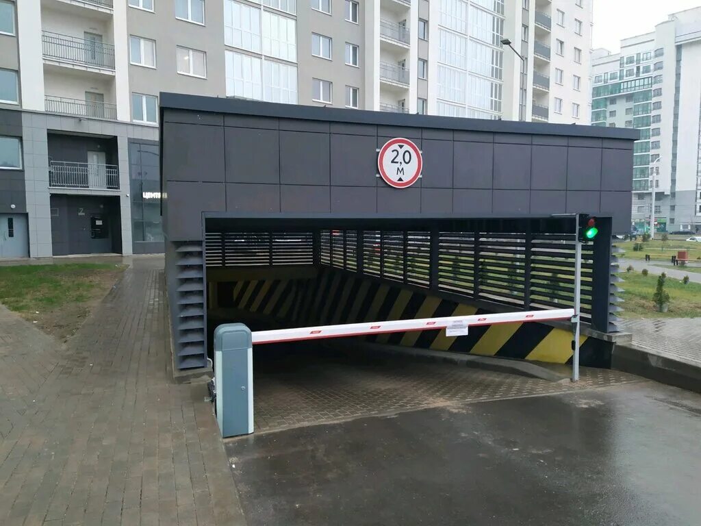 автостоянка обнинск. галерея чижова подземная парковка. парковка макдональдс. автомойка самообслуживания ракетная томск. теплая автостоянка.