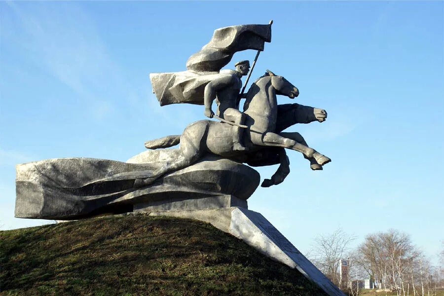 мамаев курган сталинградская битва. памятники воинам освободителям 1941-1945. мемориал памятники великой отечественной войны 1941-1945. статуи вов. памятники воинам освободителям 1941-1945.