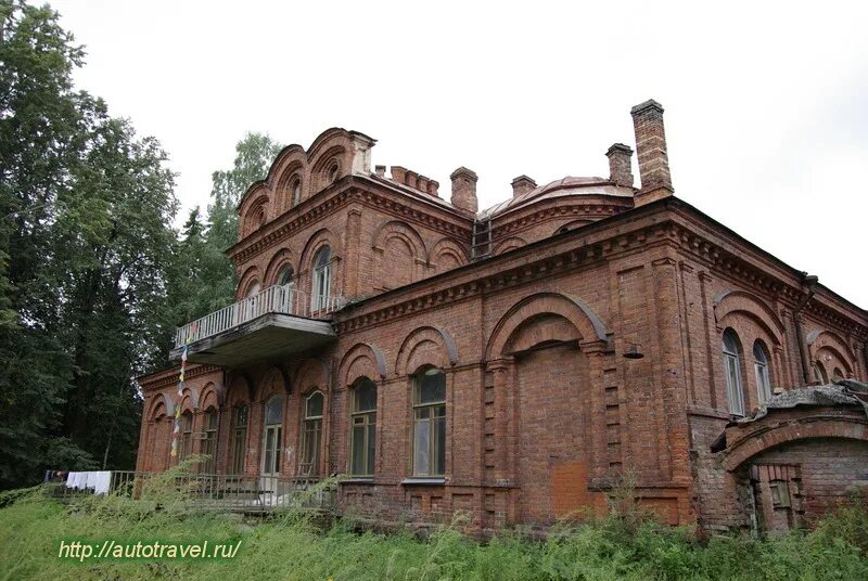 Дома в окуловке новгородской области. Усадьба Приволье в Кулотино. Усадьба Кулотино Новгородская. Окуловка Кулотино. Усадьба Приволье Новгородская область.