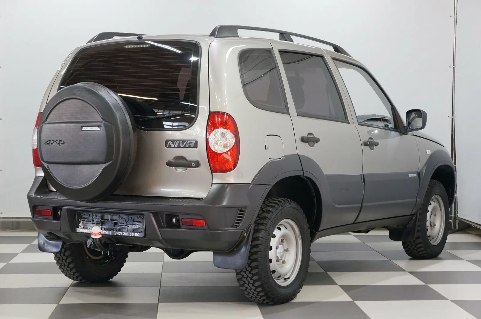 Шнива цена. Chevrolet Niva 2012. Нива Шевроле 2015. Шевроле 4x4 Нива. Нива Шевроле 2002.