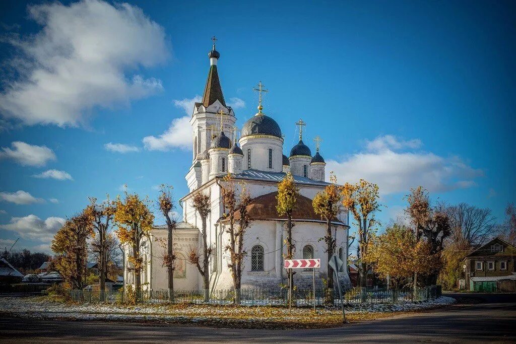 Біла церква церкви. Бело Троицкая Церковь Тверь. Белая Троица Тверь. Церковь: Троицкая ("белая Троица"). Храм белая Троица города Тверь.