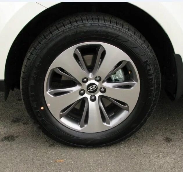 Резина на hyundai ix35. Родные диски хендай крета. Диски хендай санта фе r17. Резина на хендай санта фе. Резина на хендай санта фе.