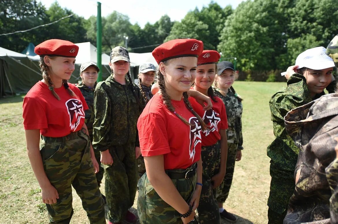 Озарила зарницу. Лагерь Зарница Камские Поляны. Военно патриотический лагерь Зарница Камские Поляны. Камские Поляны палаточный лагерь. Зарница в Камских Полянах.