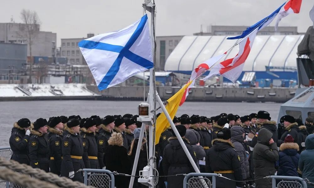 Корвет Гремящий поднятие флага. Подъем военно-морского флага на корабле. Автоматическое поднятие флага. Горизонтальное поднятие флага.