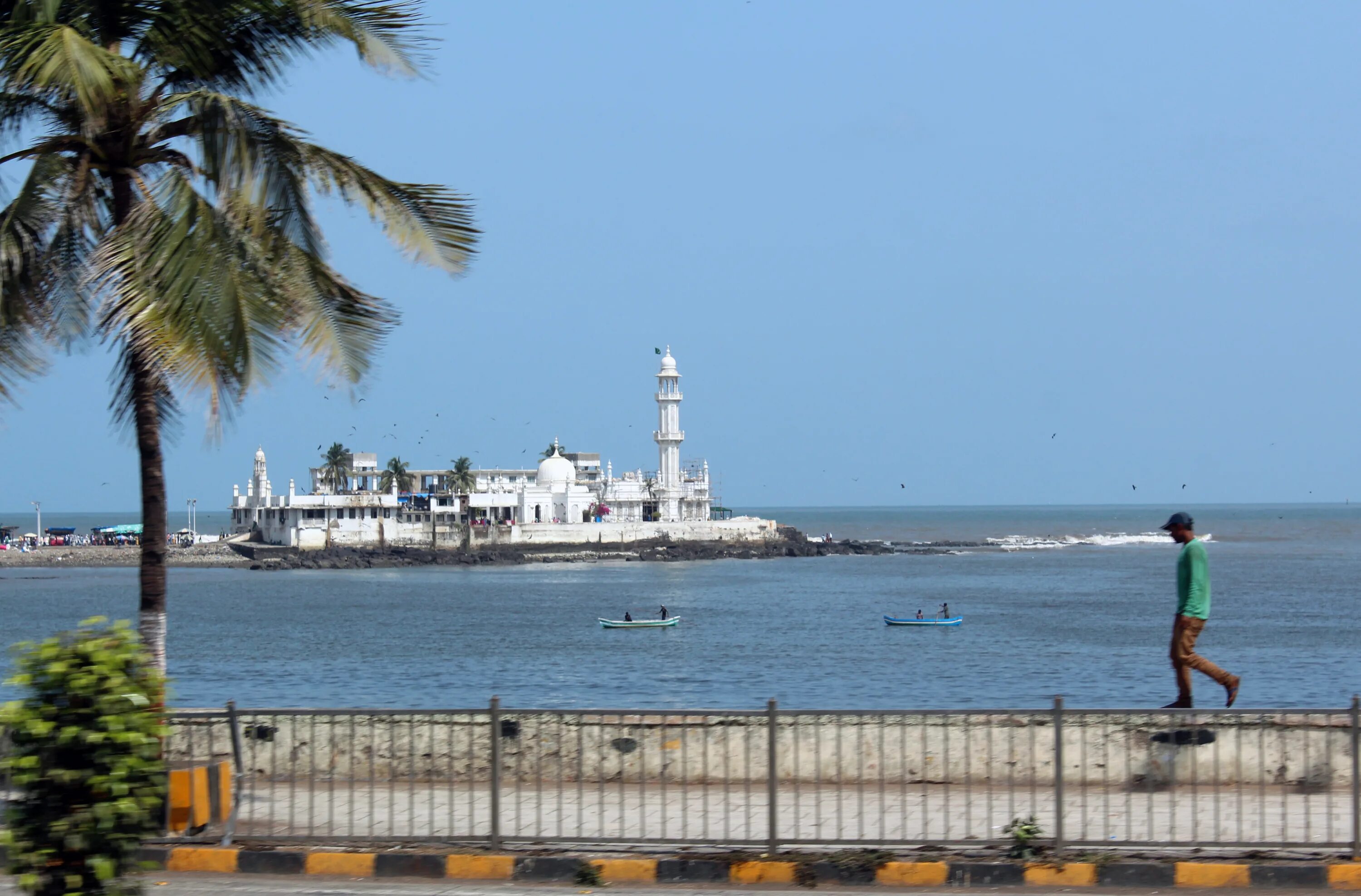 Россия индия морем. Мумбаи Джуху Бич. Пляж Бомбей Феодосия. Мумбаи Индия море. Пляжи Мумбаи фото.