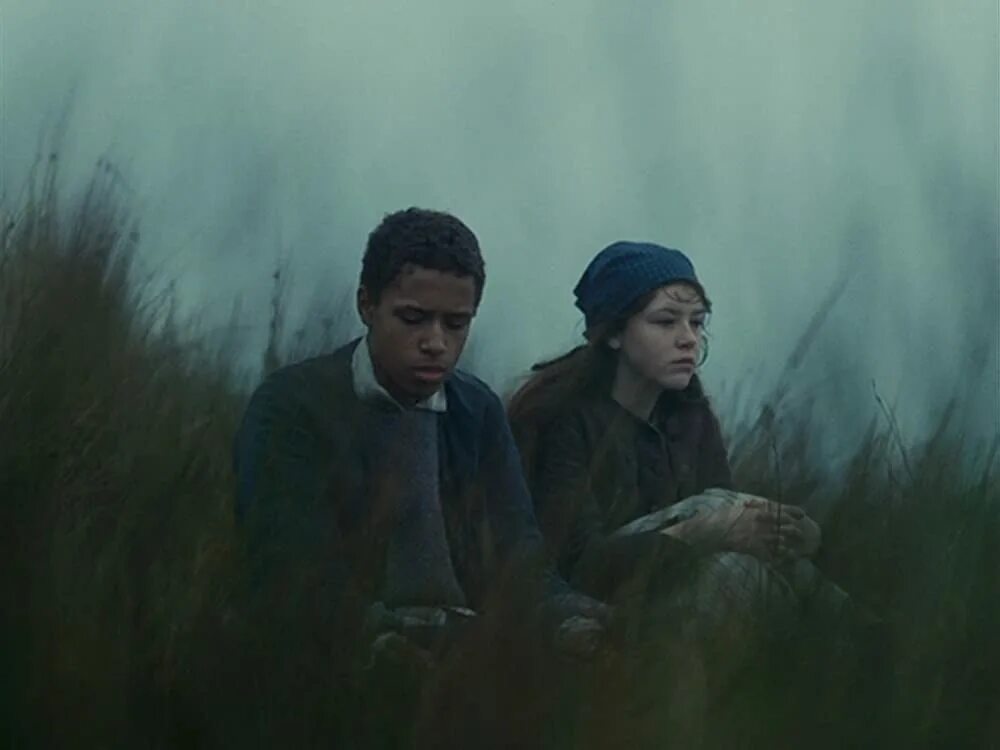 Грозовой перевал кадры из фильма 2011. Wuthering heights фильм 2011. Грозовой перевал фильм 2018. Грозовой перевал 2011 хитклиф. Грозовой перевал, великобритания, 2011.