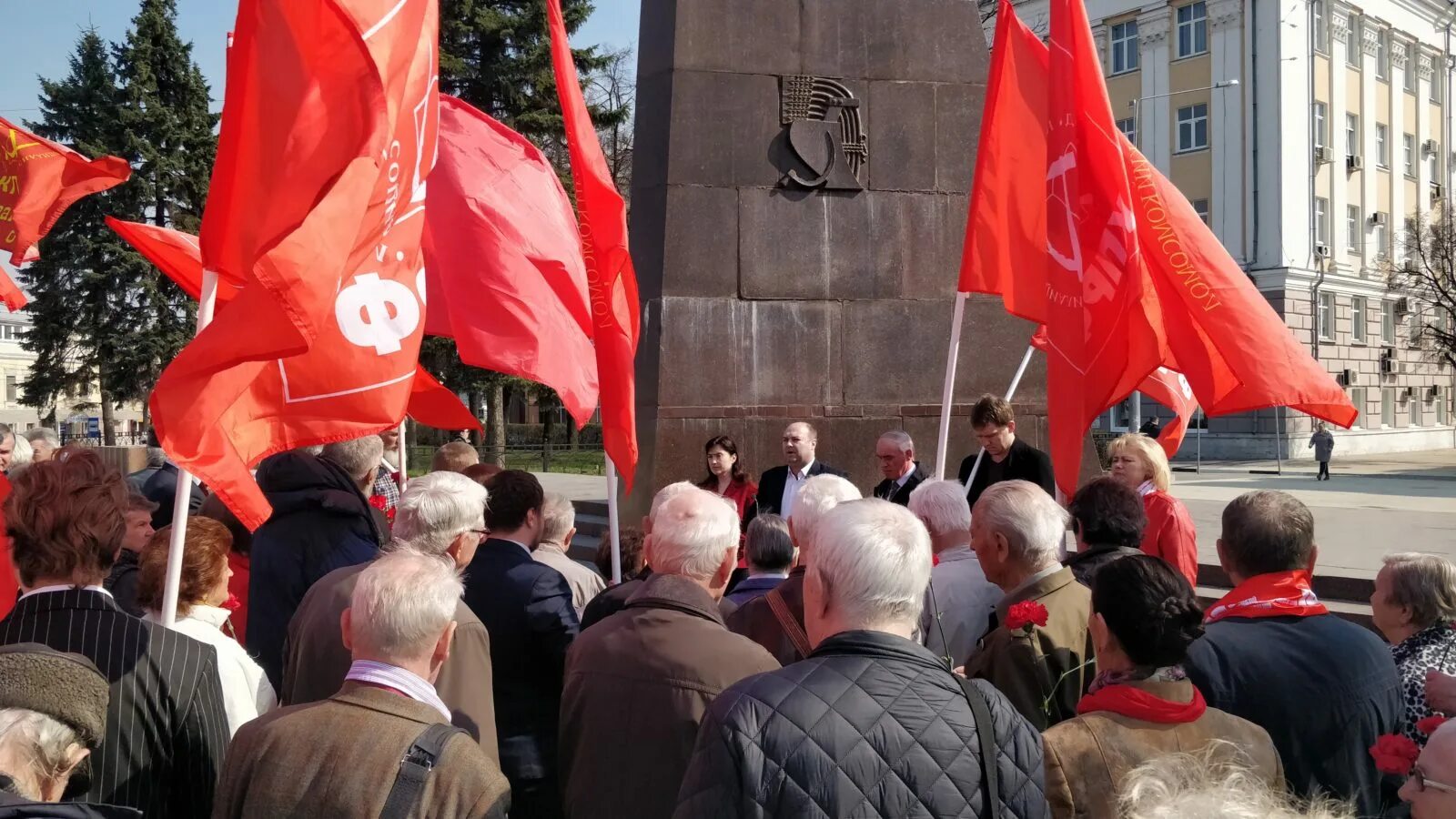 Г рождения ленина. Ленин КПРФ. Коммунисты России партия. Вождь КПРФ. Коммунисты цвета.