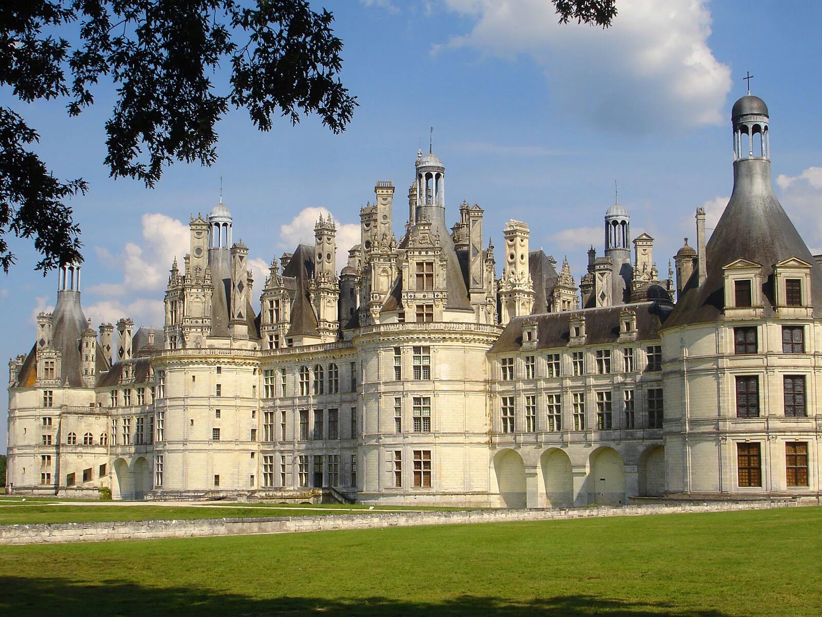 резиденция версаль рублевка. дорогие особняки замки красивые. мэншен-хаус (mansion house) на рублевке дубай. современный замок.