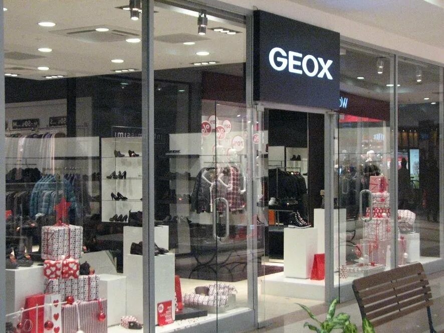 Геокс магазины. Geox аутлет. Магазин обуви geox. Геокс магазины. Геокс белая дача магазин.