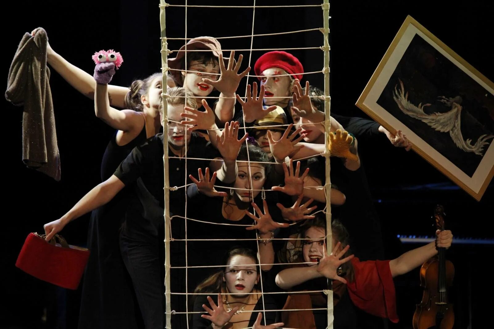 маска мима. спектакль эстетика. люди связанные с театром. актерское мастерство маски. сценическое искусство.