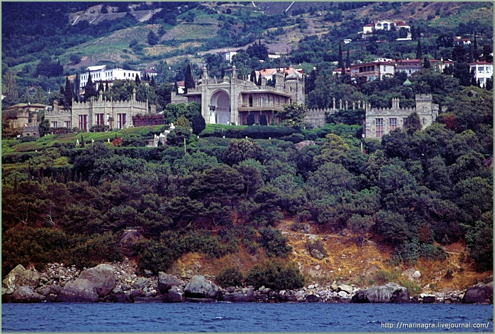 Алупка это. Воронцо́вский дворе́ц Алупка. Крым Алупка дворец. Алупка Крым Воронцовский дворец. Воронцовский дворец в Крыму СССР.