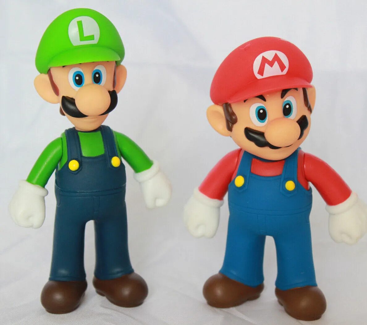 Mario bros 5. Марио и Луиджи фигурки. Марио из пластилина. Марио лепка. Супер Марио из пластилина.