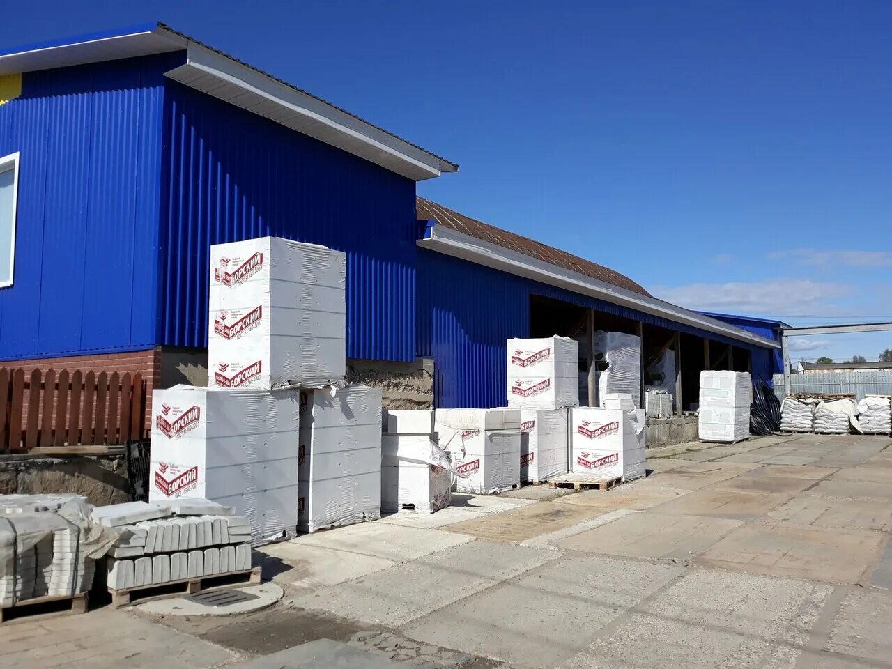 Строительный магазин внутри. Строительные магазины город. Склад стройматериалов. Большие строительные магазины. Строительные и отделочные материалы.