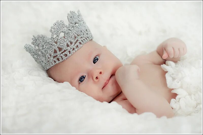 Принцесса месяца. 2 Месяца принцессе. Три месяца принцессе. Нашей принцессе 4 месяца. Нашей принцессе 3 месяца.