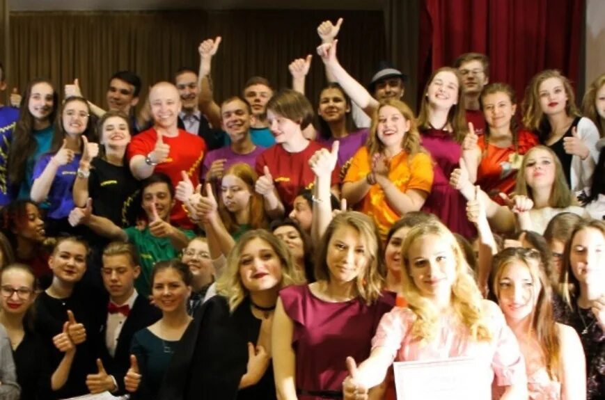 Развлечения в подольске для молодежи. Дом молодежи подольск. Молодежный подольск. Заволжье. Дворец молодежи подольск зал.