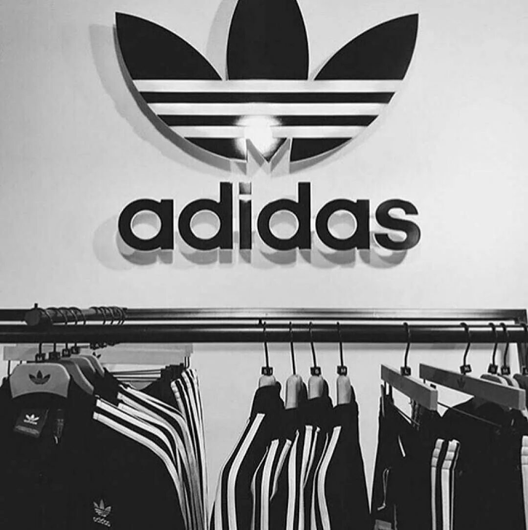 Фирменный адидас. Adidas одежда. Логотип адидас. Найк и адидас. Работы адидас