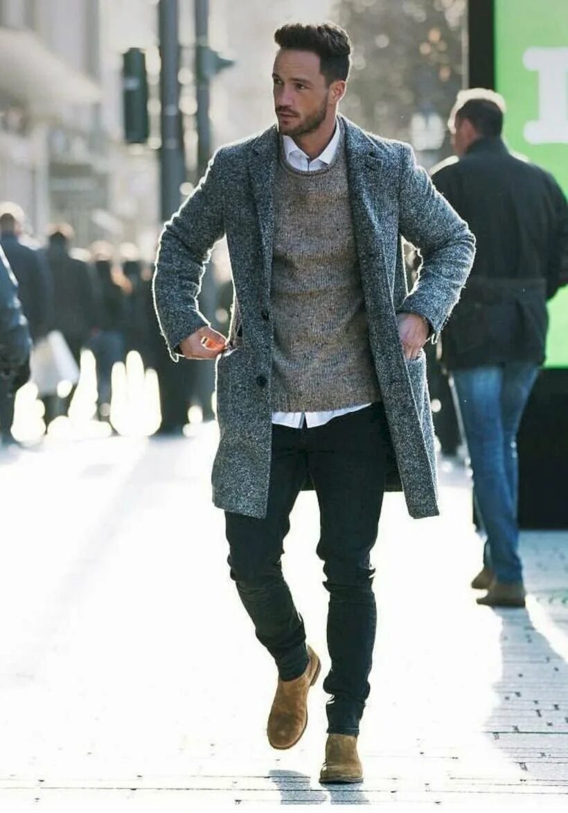 Мужские луки с пальто. Мужская мода Кэжуал 2022. Мужской лук зима. Стильный мужской образ. Модные мужские Луки.