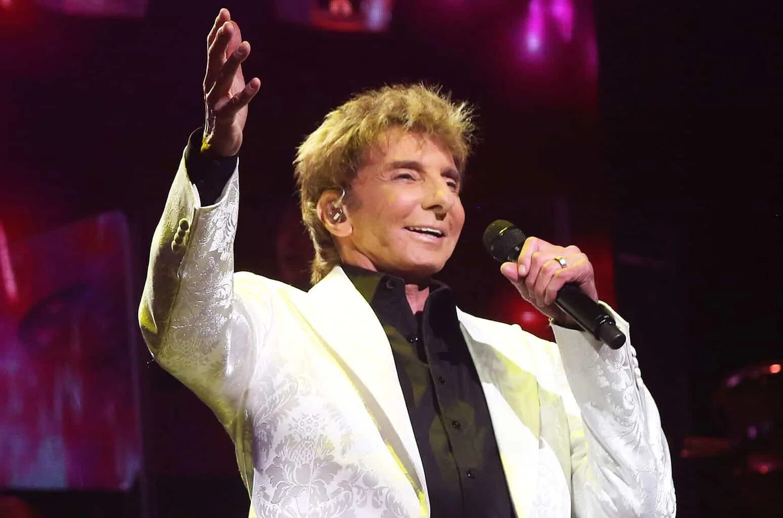 Барри манилоу. Barry Manilow 2021. Барри Манилоу молодой. Barry Manilow Garry Kief.