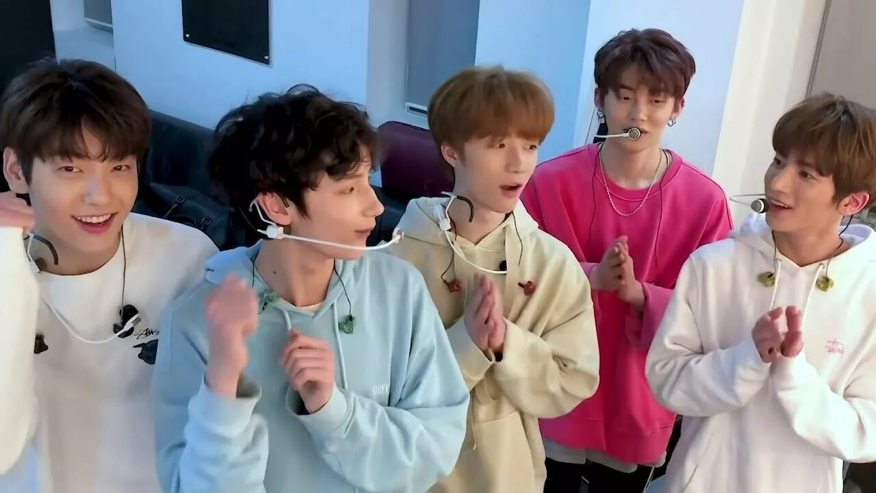 Txt трансляция. V Live. Тхт эфир. Vlive.