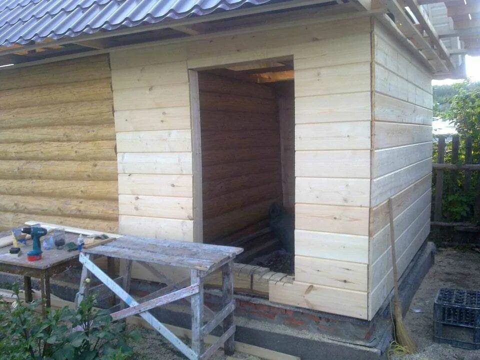 Поставить предбанник. Баня 3 на 3 с предбанником. пристройка к бане. каркасный предбанник. предбанник из досок.
