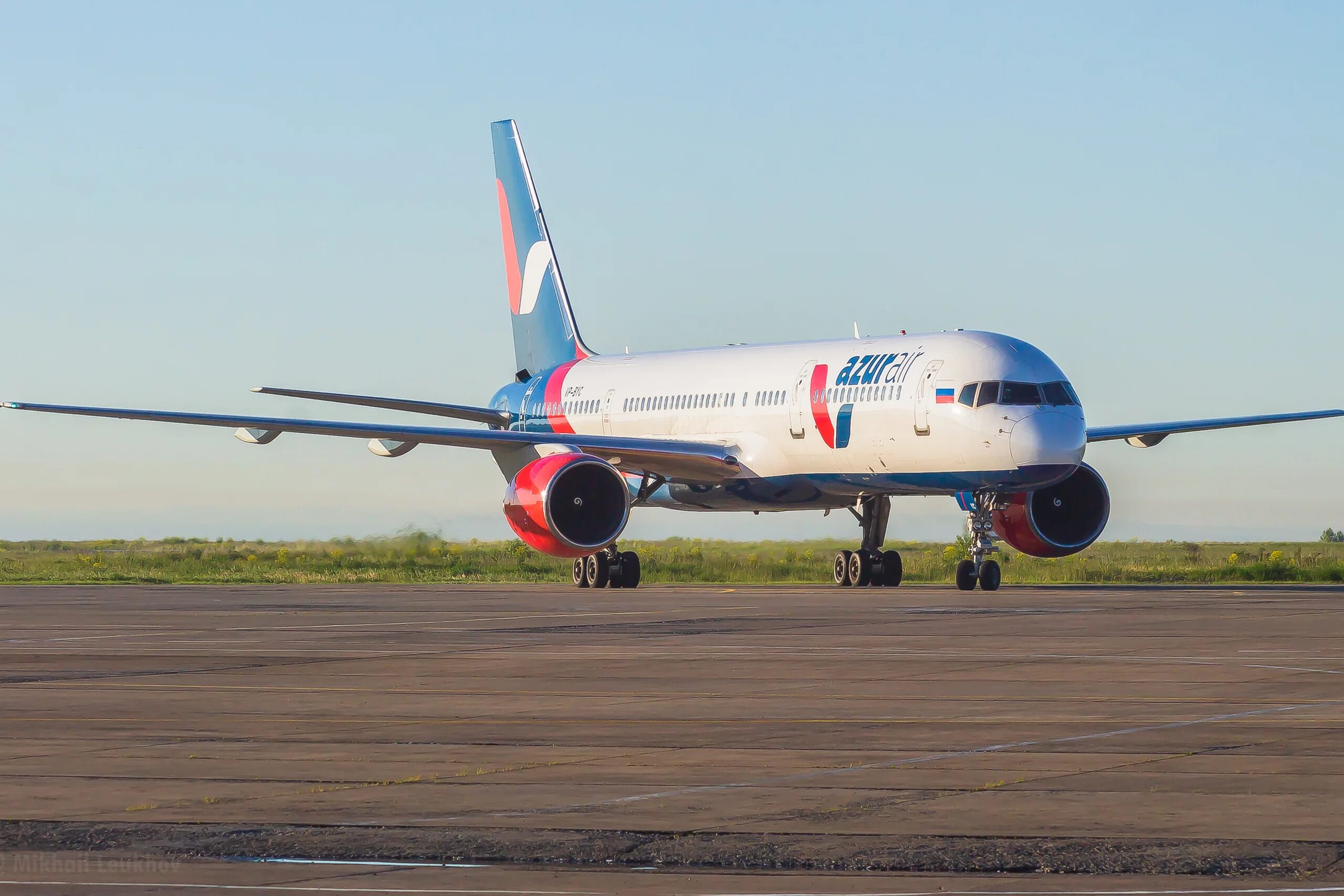 Самолет кемерово. Boeing 757 Кемерово. Боинг 757-200 Азур Эйр. Кемерово с самолета. Самолёт Кемерово первый рейс.