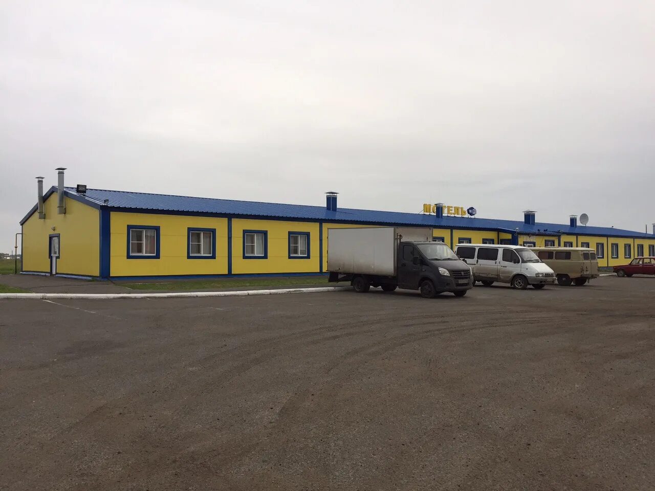 Крутинка. Отель возле трассы. Ижевск мотели на трассе. Трасса омск мотели. Автостоянка мираж новосибирск.
