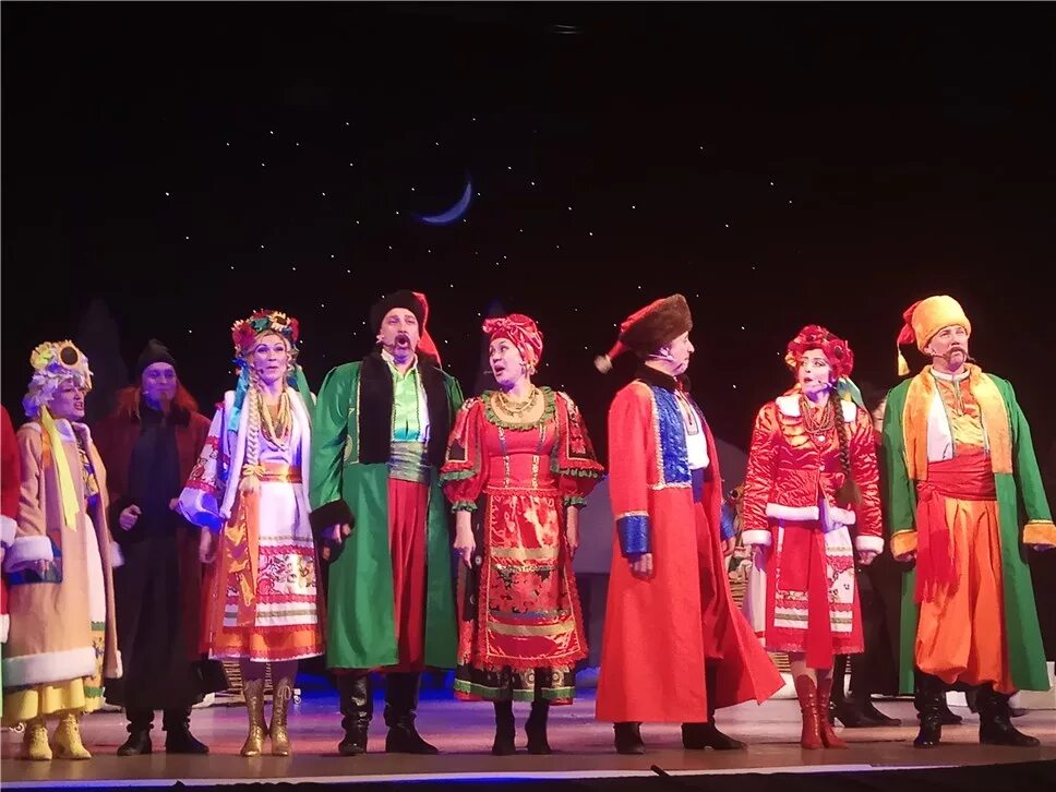 музыкальный инструмент вечера на хуторе близ диканьки. вечера на хуторе близ диканьки спектакль ижевск 2022. спектакль вечера на хуторе близ диканьки. вечера на хуторе близ диканьки игра. ани лорак вечера на хуторе близ диканьки.