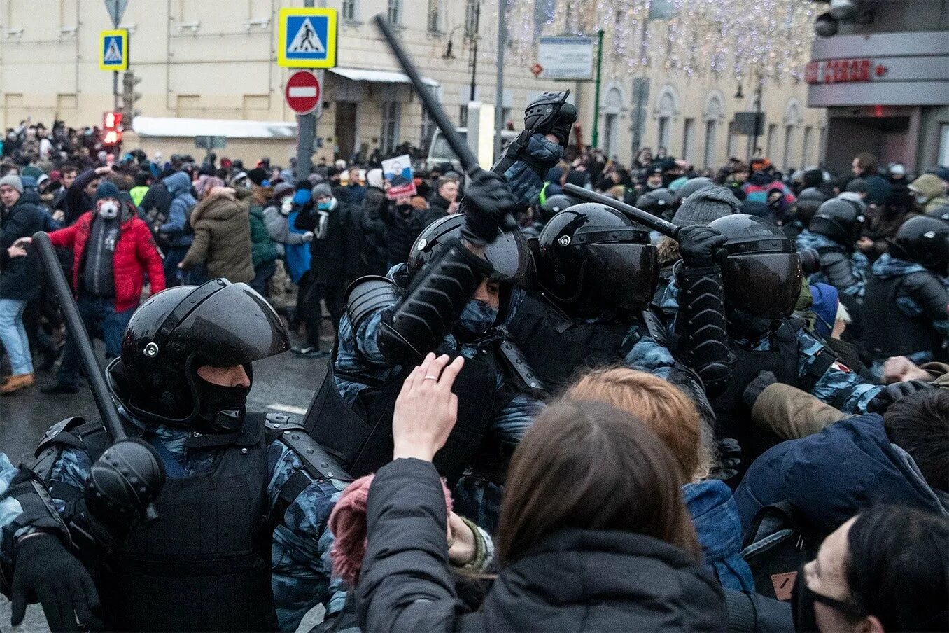 Арест против. Протесты в России. Мирный протест. ЕС протесты. Протесты в России 2022.