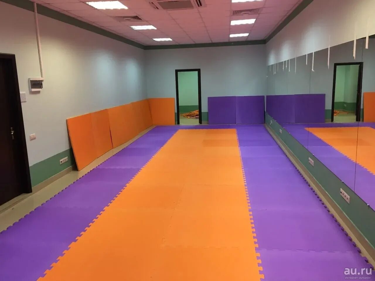 Мягкие спортивные покрытия. Напольное покрытие для спортивных залов. Модульный пол 100*100 эва спортзал будоматы. Мягкие спортивные покрытия. Мягкое покрытие для пола.