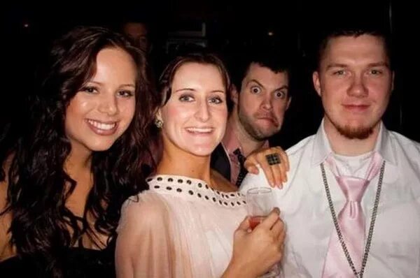 Но проходили. Но проходили. Но проходили. Мужчина идет. Инициативные девушки попадают в рай.