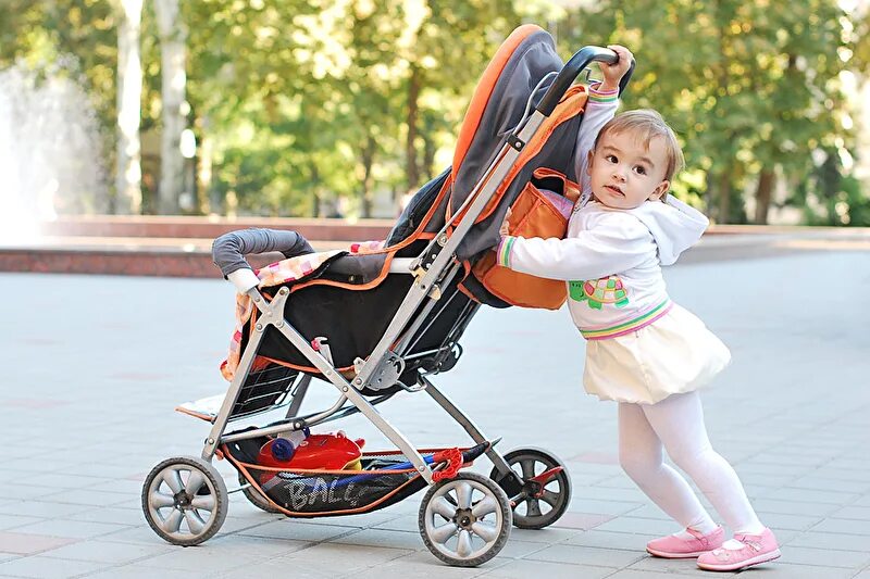 Детская коляска. Прогулочная коляска для новорожденных. Ребенок в коляске. Прогулочная коляска для новорожденных летом. Какая коляска лучше для ребенка