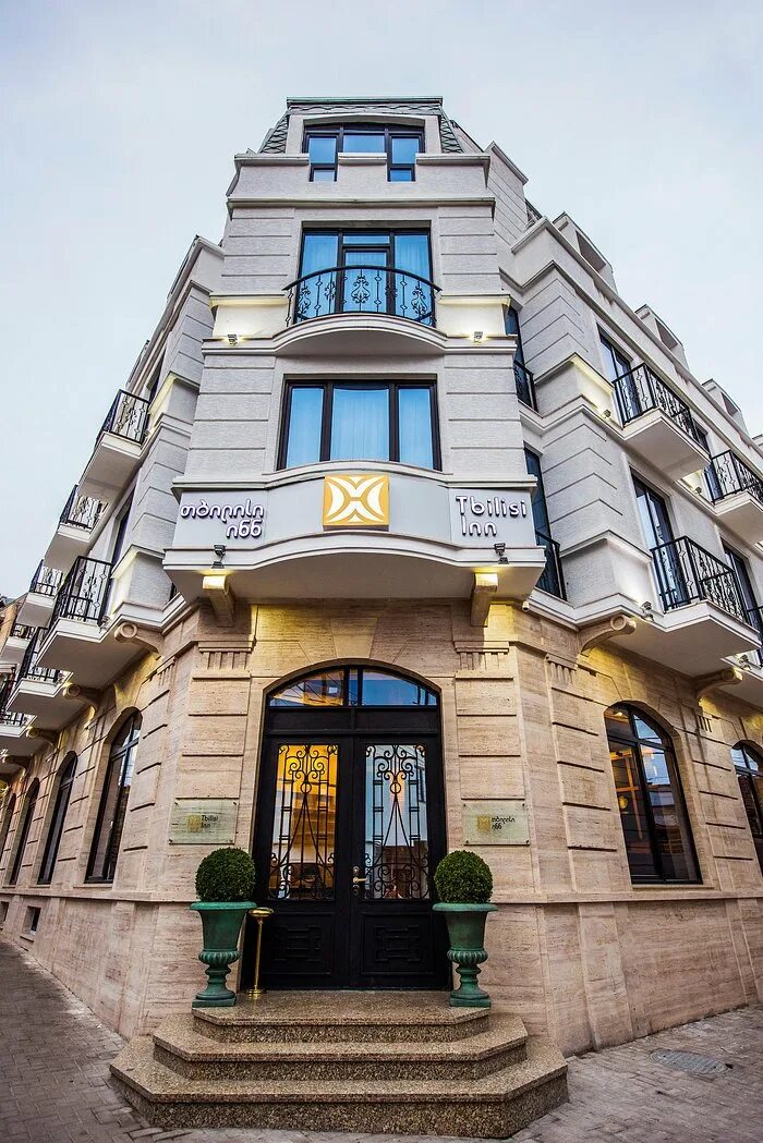 Отель Tbilisi Inn 4*. Tbilisi Inn Тбилиси. Гостиница Брим в Тбилиси. Тбилиси Hotel Living.