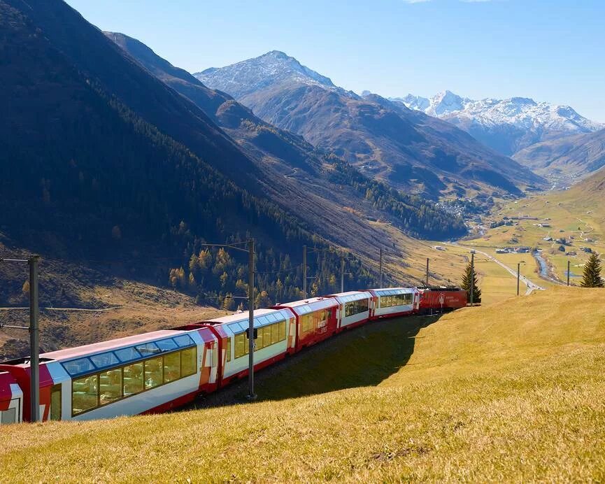 Туристические поезда отзывы. Альпийский экспресс Швейцария. Ледниковый экспресс Швейцария. Церматт железная дорога. Достопремичаткльность железная дорога в Швейцарии.
