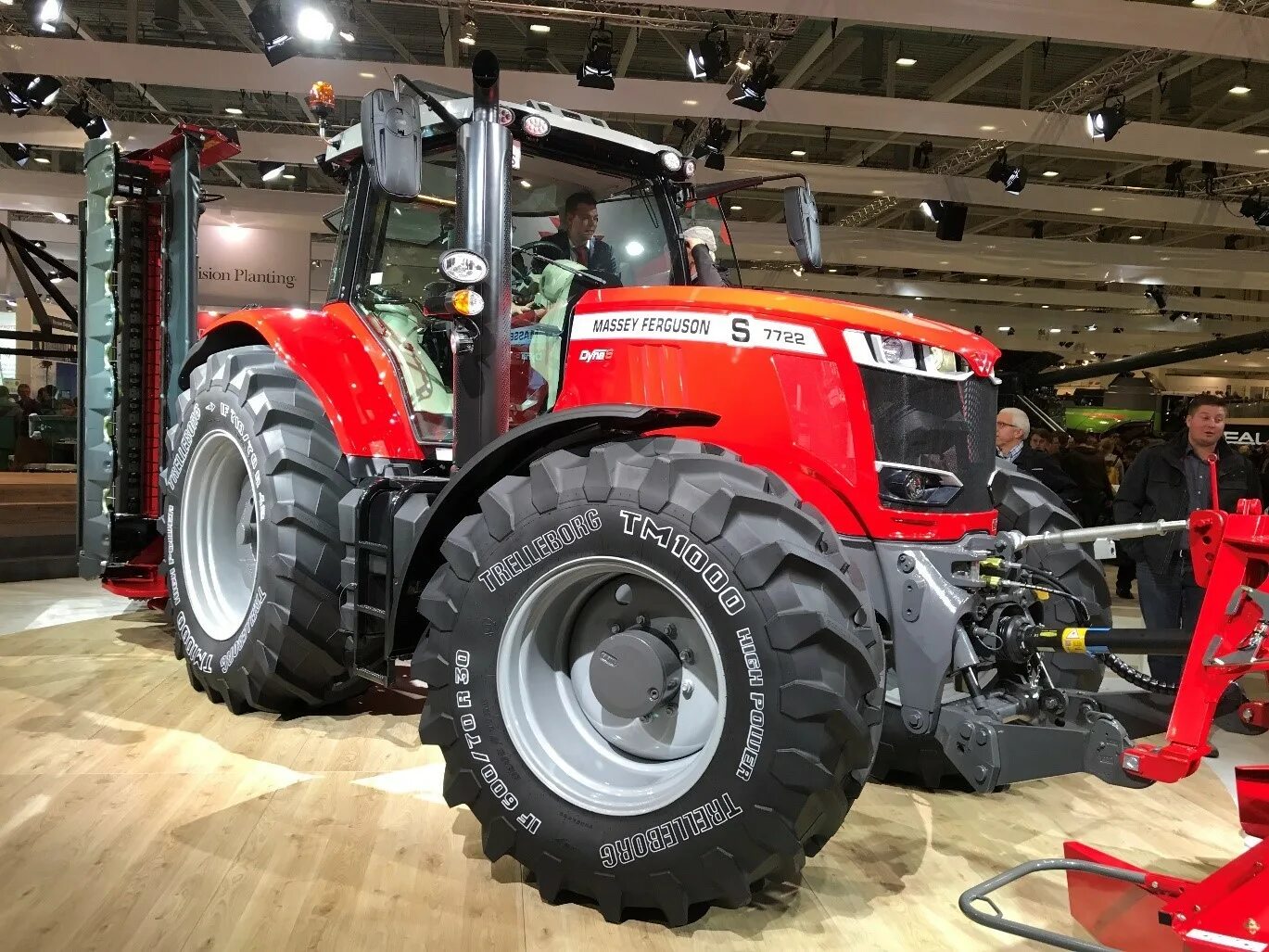 Масей фергюсон. Трактор Massey Ferguson. Месси Фергюсон трактор. Трактор Massey Ferguson 8737.