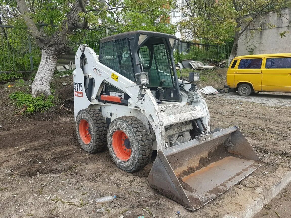 Услуги бобкэт. Бобкэт s175. Бобкэт 175. Bobcat s530. Бобкэт 175 с экскаватором.