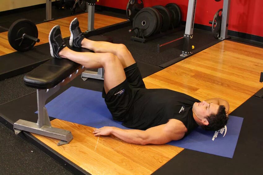 Обратные кранчи на скамье. Скручивания на полу на пресс. Обратные скручивания (подъем ног лежа). Подъем ног на наклонной скамье. Скручивание туловища с голенью на скамье.