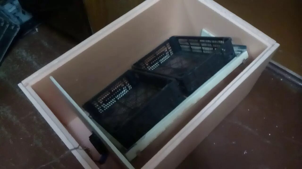 Протек лотки. Инкубатор из холодильника с автоповоротом. инкубатор из пеноплекса. инкубатор из пенопласта. лотки для инкубатора своими руками.