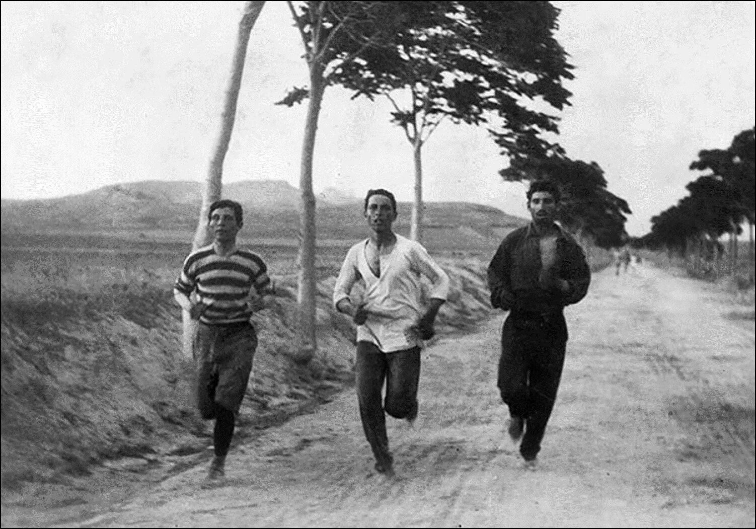 Первые марафонские игры. Харилаос Василакос. Марафонский бег Афины 1896. Олимпийские игры 1896 года в Афинах.