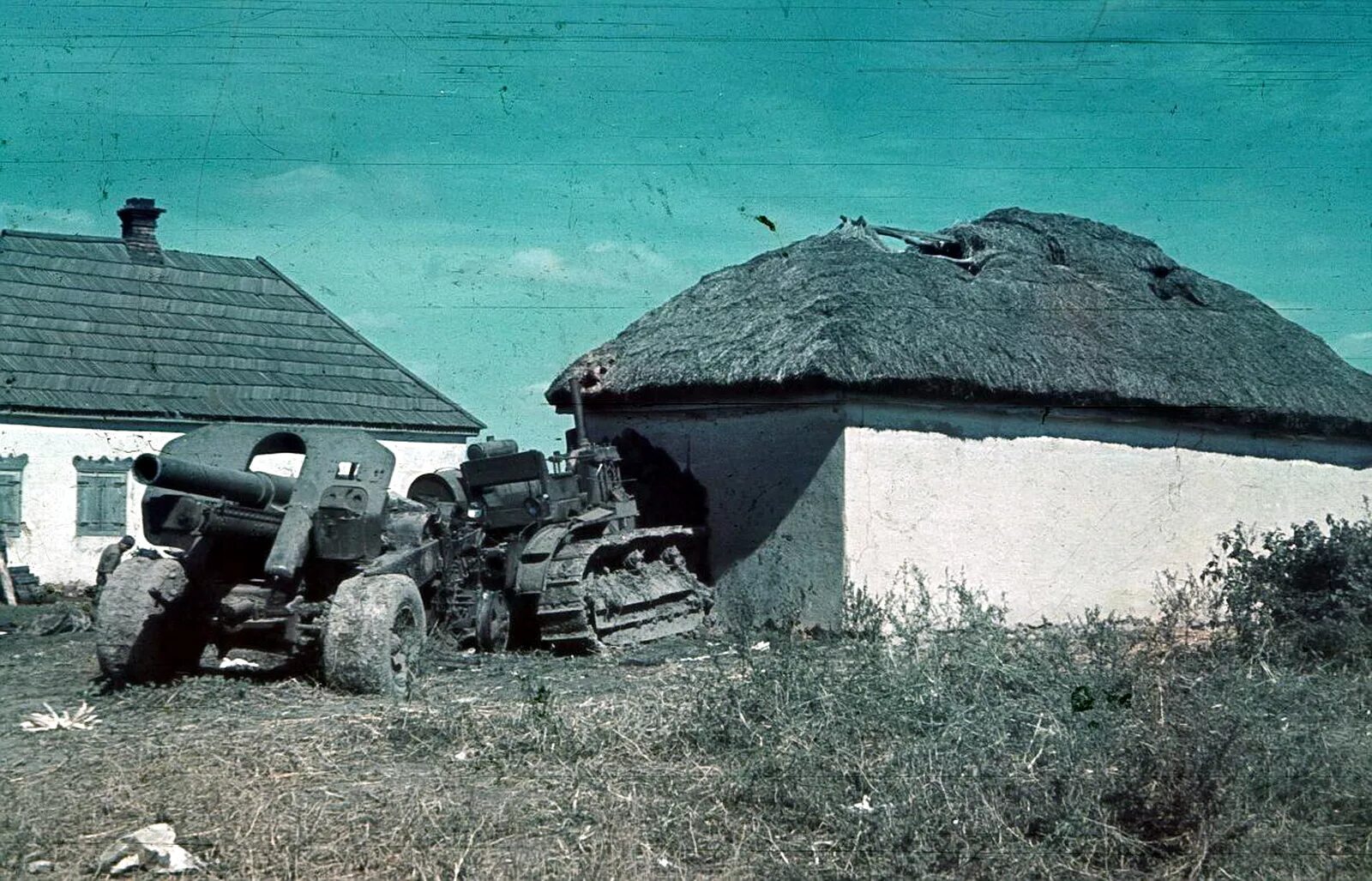 Деревни второй мировой войны. Разрушенная деревня 1941. Деревня вторая мировая в цвете. Советская хата